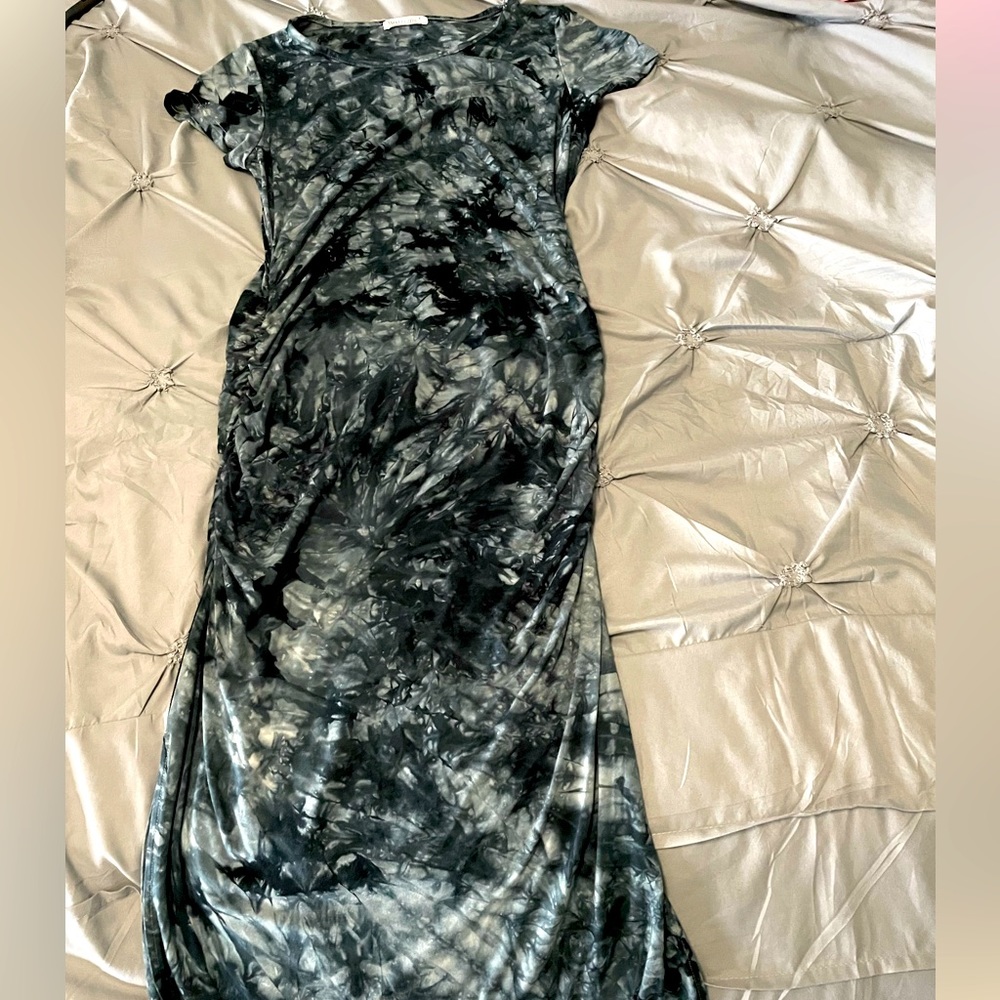 Dark teal and black tie dye pattern • Maternity midi dress